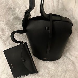 New Burberry Black Supple Bucket Bag Leather Small Satchel